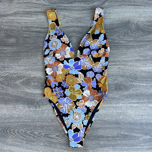 L*Space Seam-Free Katniss One Piece Classic Swimsuit, sugar & spice - Picture 2 of 9